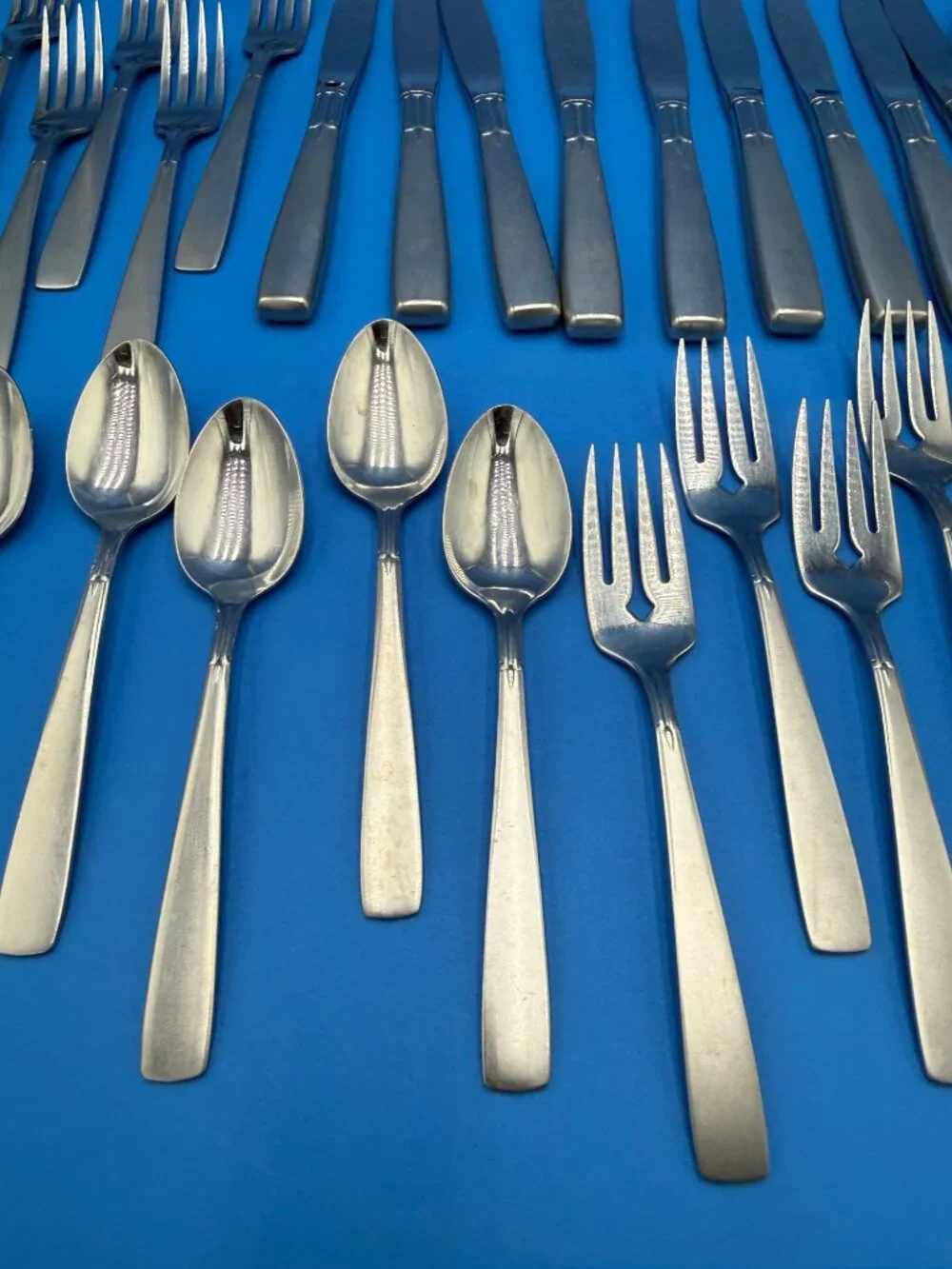 Oneida Satin Accent Flatware Set Spoons Forks Knives 43 Pc Set